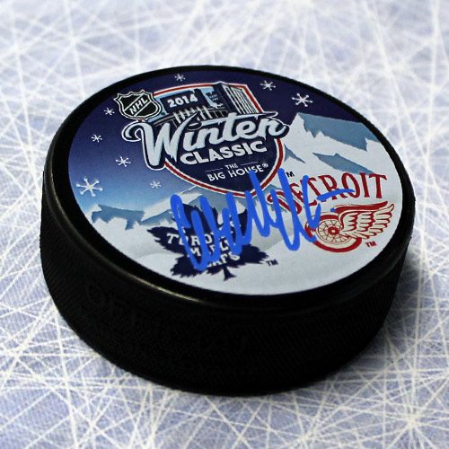 Wendel Clark Signed Puck Toronto Maple Leafs 2014 Winter Classic Puck